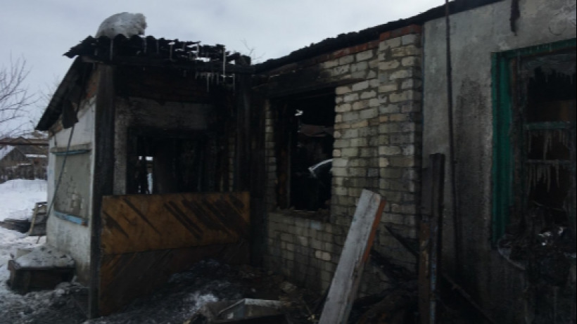 По факту гибели двоих детей и двоих взрослых при пожаре в Аркадаке возбуждено уголовное дело