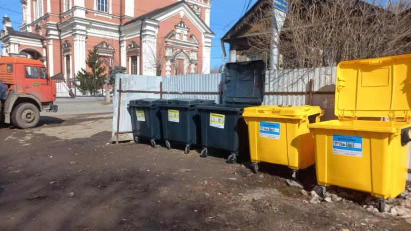 В Саратове начали устанавливать 2024 контейнера за 30 миллионов рублей для сортировки мусора