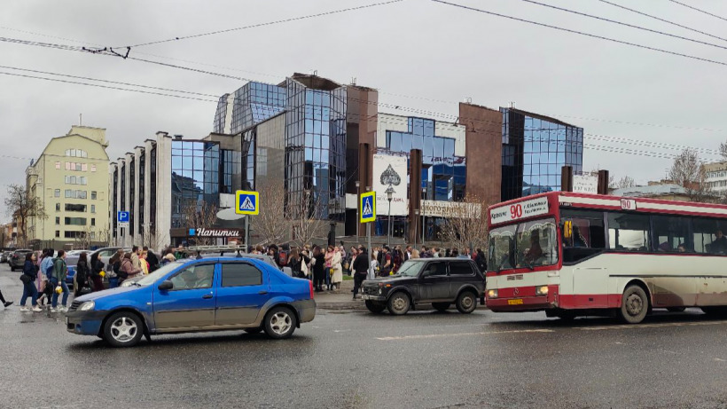 Саратовский ТЦ «Мир» эвакуировали из-за «пожарной тревоги»