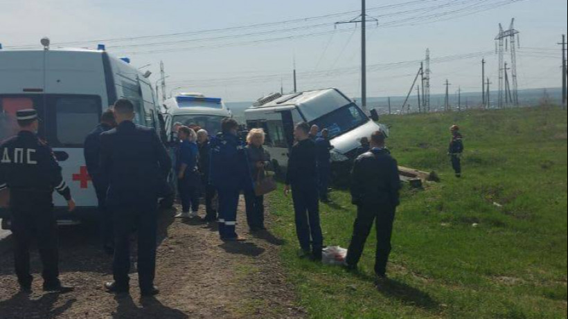 Число пострадавших в ДТП с автобусом под Саратовом выросло до 10