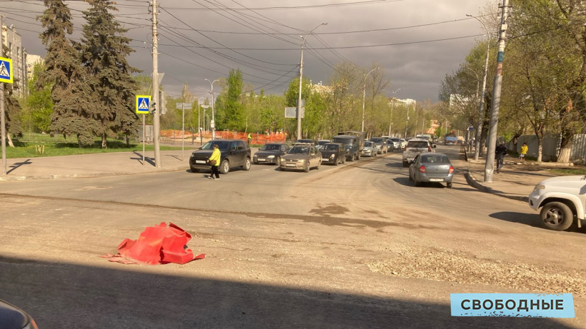 Бусаргин возмутился прекращением ремонта дорог в Саратове, провоцирующим пробки