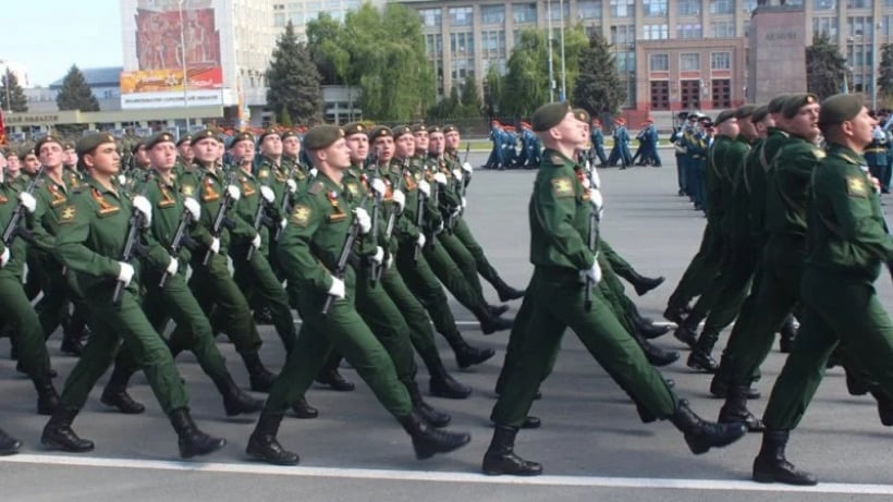 На Театральной площади в Саратове 8 мая пройдет парад