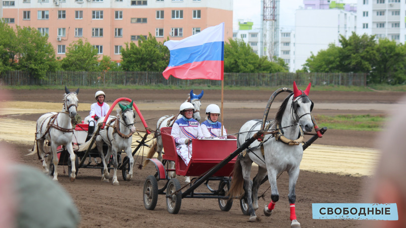 В Саратове кубок открытия бегового сезона взяла лошадь Прохлада