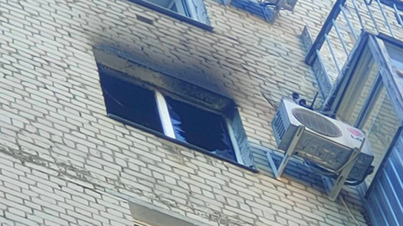 Ночью пожарные эвакуировали 15 человек из горящей многоэтажки в центре Саратова
