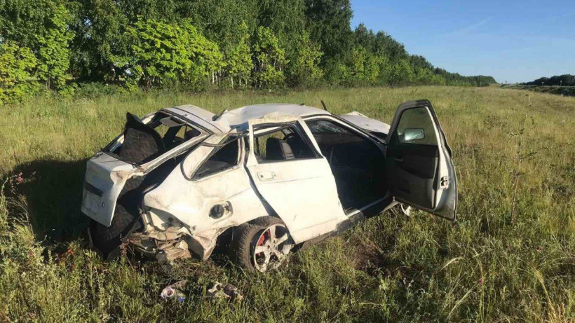 Под Саратовом водитель съехал с дороги в кювет и погиб