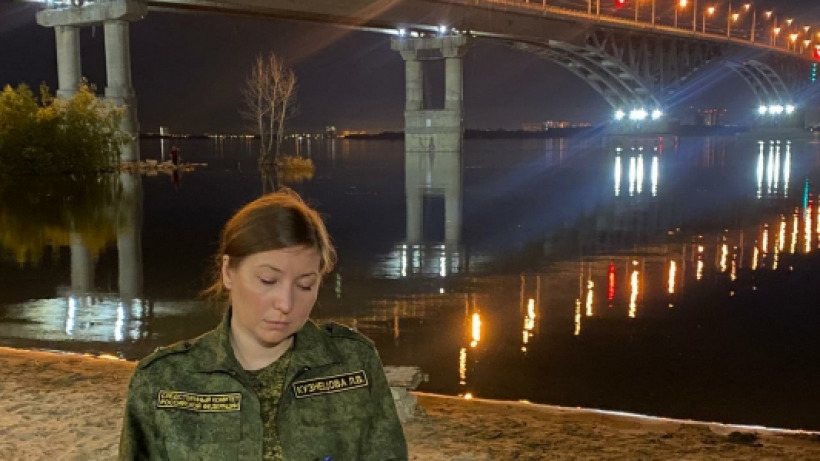 У моста Саратов-Энгельс нашли труп неизвестного мужчины с женским портретом на груди