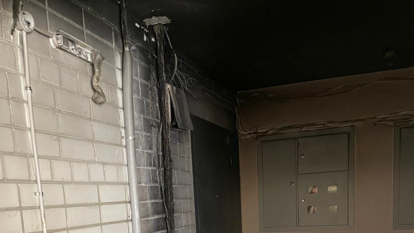 После пожара в саратовской многоэтажке госпитализировали трехмесячную девочку