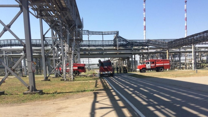 ТАСС: Пожар на нефтезаводе под Ростовом произошел после падения украинского беспилотника