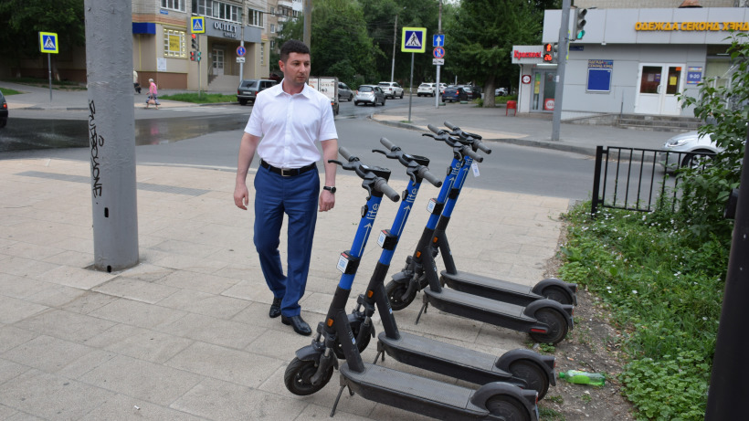 В центре Саратова обнаружили незаконную точку проката самокатов