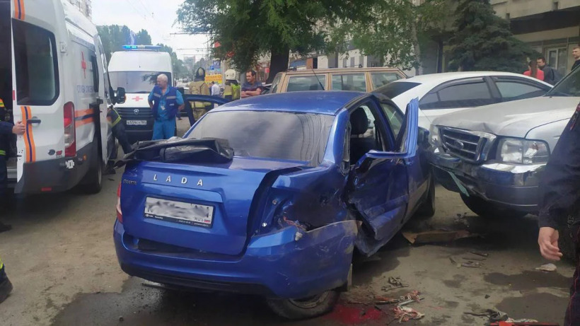 На Чернышевского столкнулись четыре автомобиля. Один из пострадавших в тяжелом состоянии