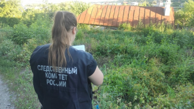 У частного дома в Заводском районе нашли труп мужчины