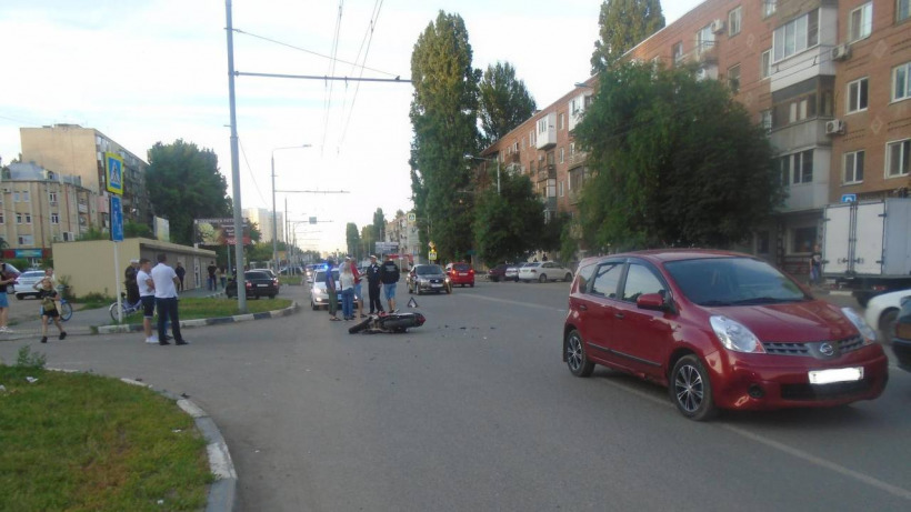 В Энгельсе мотоциклист попал в больницу после столкновения с иномаркой