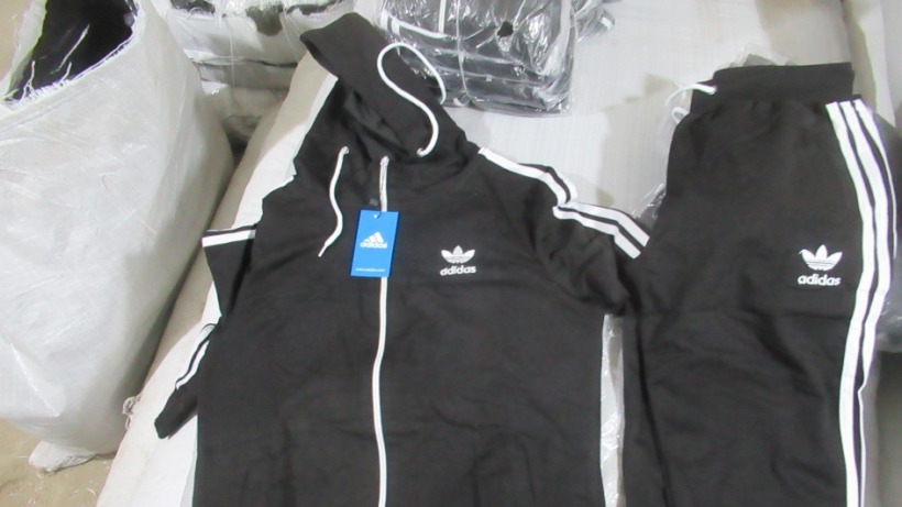 Саратовская таможня задержала поставку поддельной одежды Adidas и Ralph Lauren из Киргизии