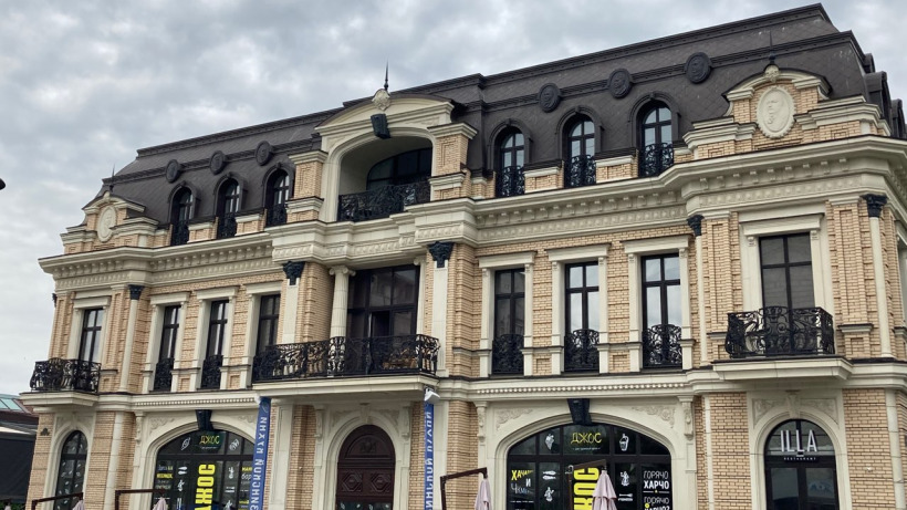 Связанное с Курихиным здание ресторана на земле саратовского музея оказалось бизнес-центром «Сарград»