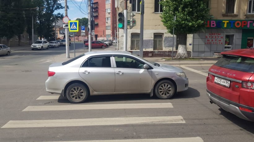 В Саратове иномарка сбила женщину