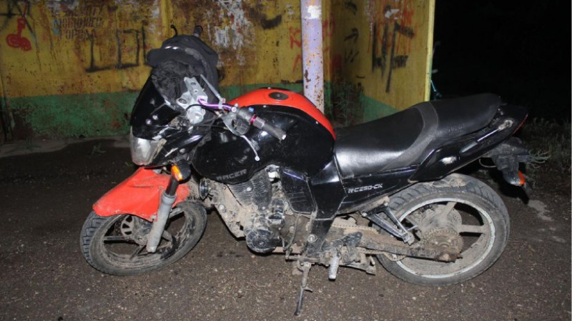 В Красном Куте подросток перевернул мотоцикл. Несовершеннолетнюю пассажирку госпитализировали