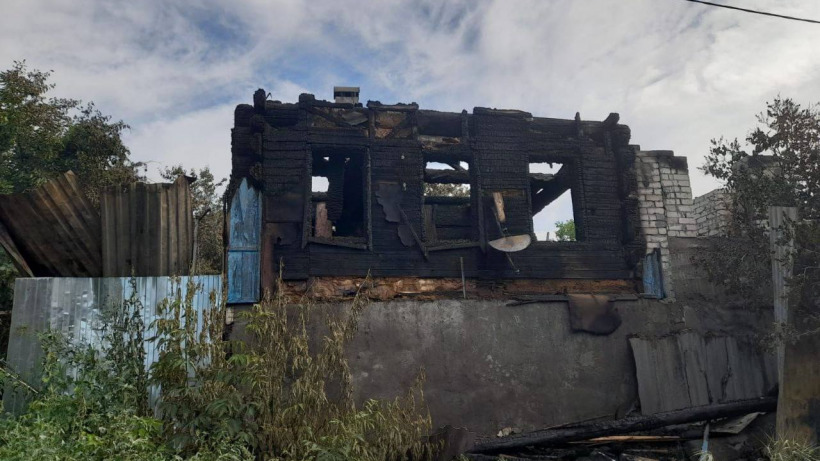 В результате пожара в саратовском доме мужчина получил ожоги