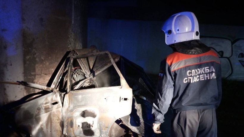 На подъезде к Вольску молодой водитель «четырнадцатой» протаранил опору моста и погиб