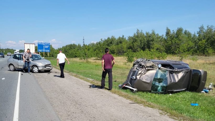 В Гагаринском районе Саратова столкнулись две иномарки. Пострадали три человека