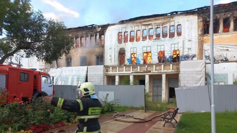 Бусаргин поручил выяснить причины пожара в энгельсском Доме офицеров