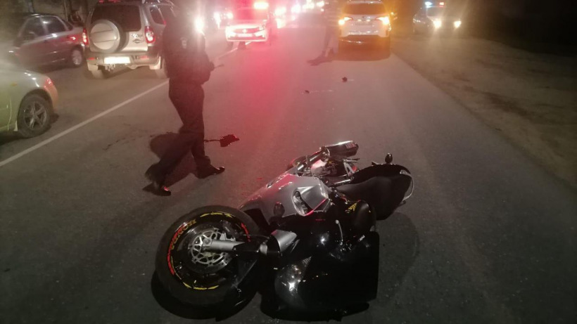 Балаковский мотоциклист протаранил иномарку и попал в больницу