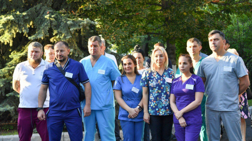 Саратовских врачей отправили работать в ЛНР. Зампред правительства Костин сказал, что это их выбор