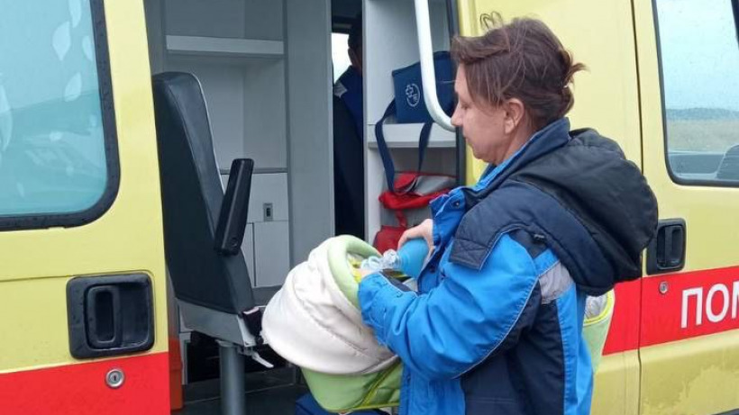 Из Саратова в Пензу на самолете эвакуировали больного новорожденного