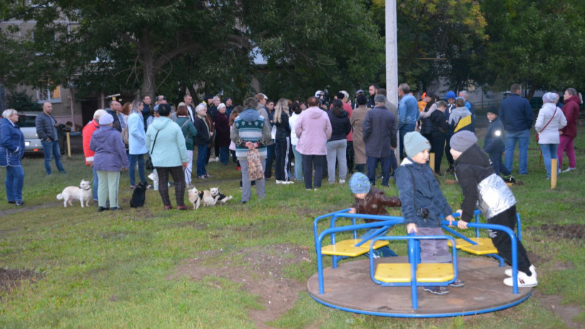 После схода граждан в Энгельсе «Регион Инвест» остановил стройку на детской площадке