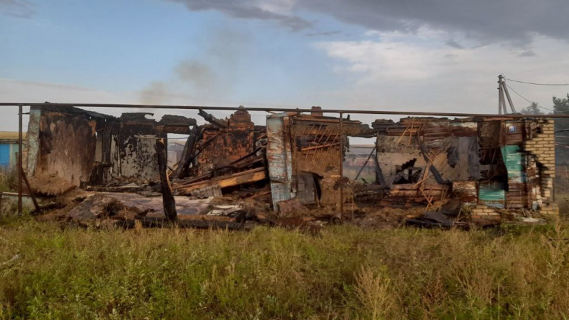 При пожаре в селе под Калининском погиб молодой мужчина