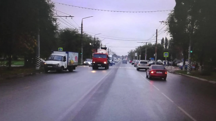 В Энгельсе грузовая «ГАЗель» сбила женщину