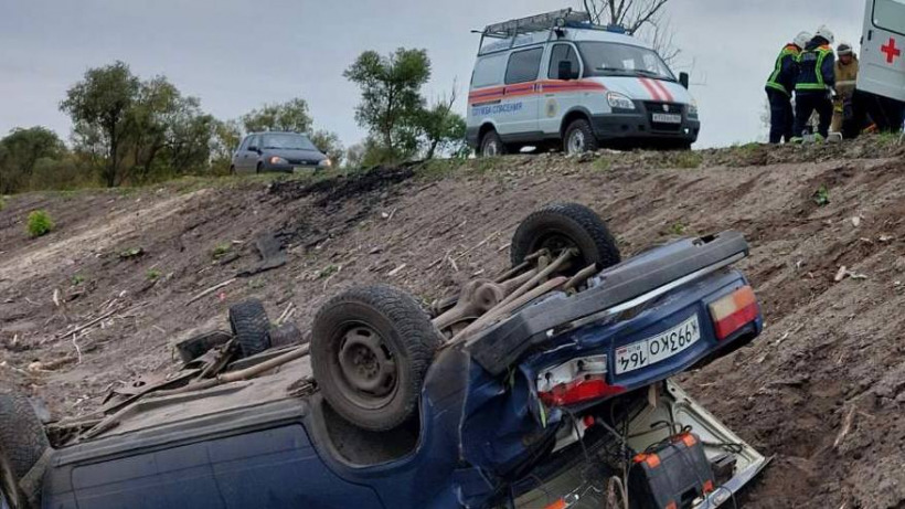 Под Балашовом молодой водитель «семерки» съехал в кювет и перевернулся