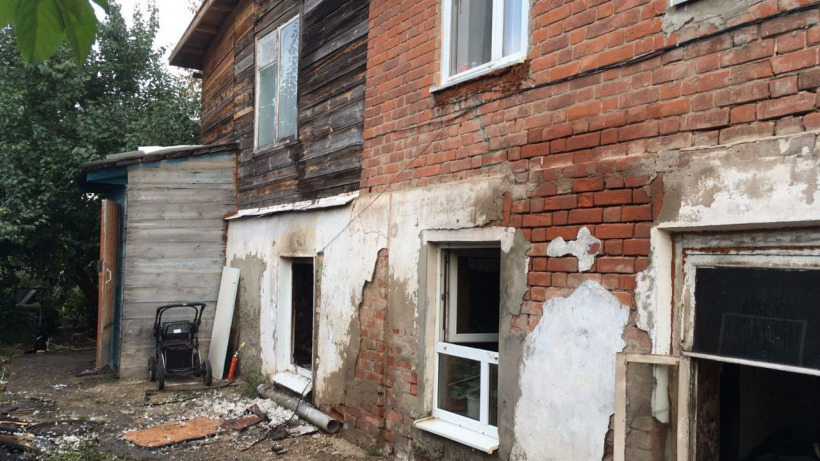 В Балакове из горящего дома эвакуировали 6 человек