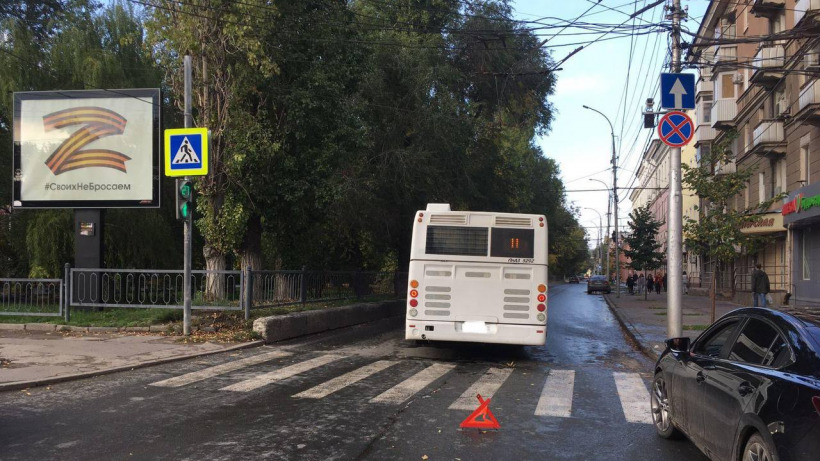 На Астраханской женщина попала под автобус №11
