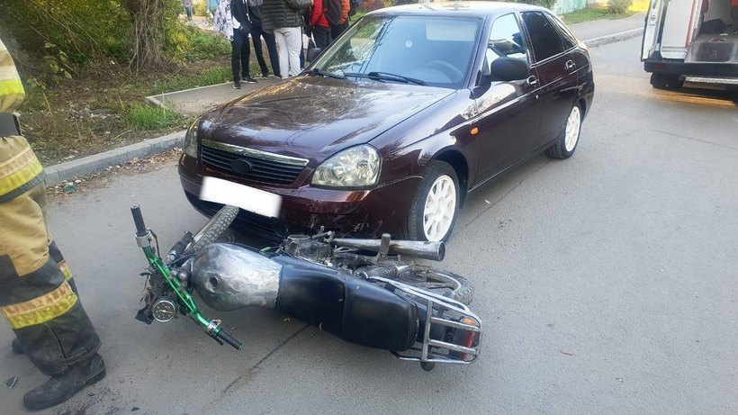 В Саратове в результате аварии пострадал несовершеннолетний мотоциклист. Прокуратура начала проверку