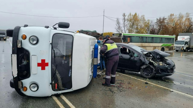 В Саратове два малолетних мальчика пострадали в ДТП со «скорой»
