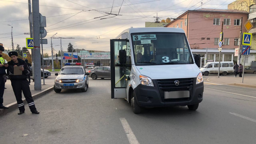 У саратовского вокзала маршрутка сбила пенсионерку