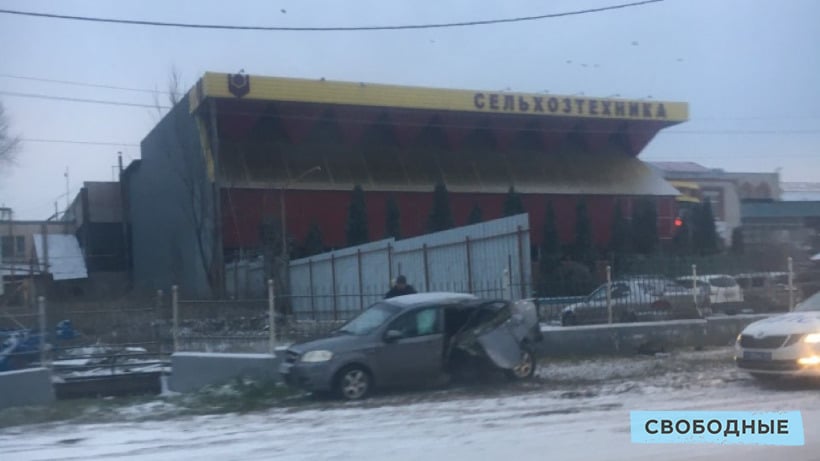 Скользкая дорога. На участке Вольского тракта произошло сразу две аварии