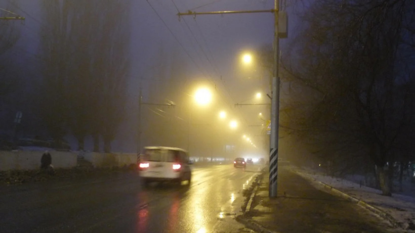 В Саратове сохраняется желтый уровень опасности из-за тумана и гололеда