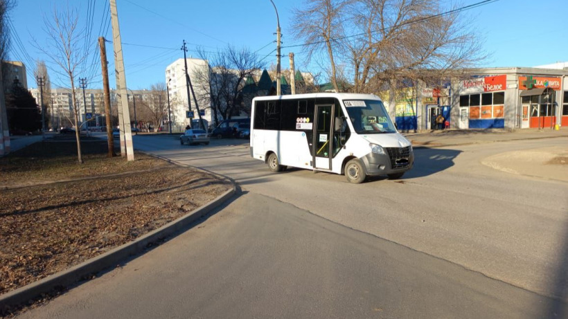 В Балакове маршрутка сбила девочку-подростка