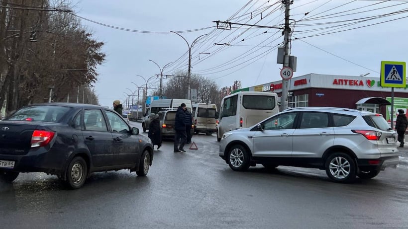 В Заводском районе женщина попала под колеса «Ниссана»