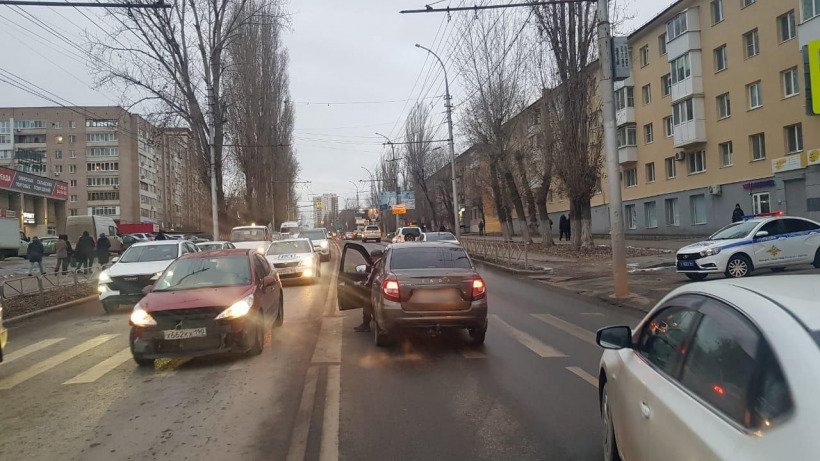 На Чернышевского водитель «Гранты» сбил юношу, шедшего по «зебре»