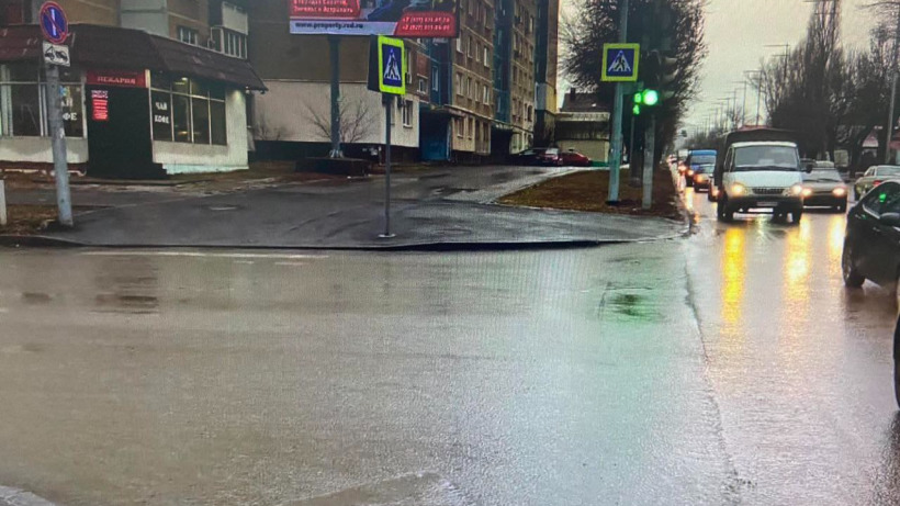 В центре Саратова под колеса «Шкоды» попал мужчина