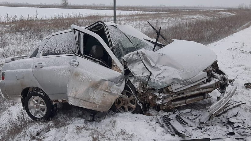 Утром на трассе под Балаковом в ДТП пострадала пятилетняя девочка