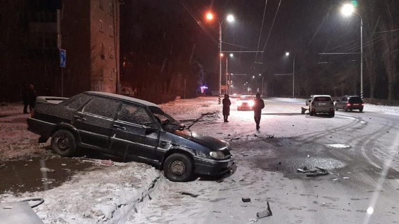 В Балакове Subaru влетела в «пятнадцатую»