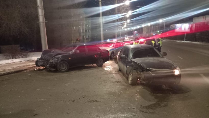 Ночью в Заводском районе Саратова столкнулись две «Приоры»