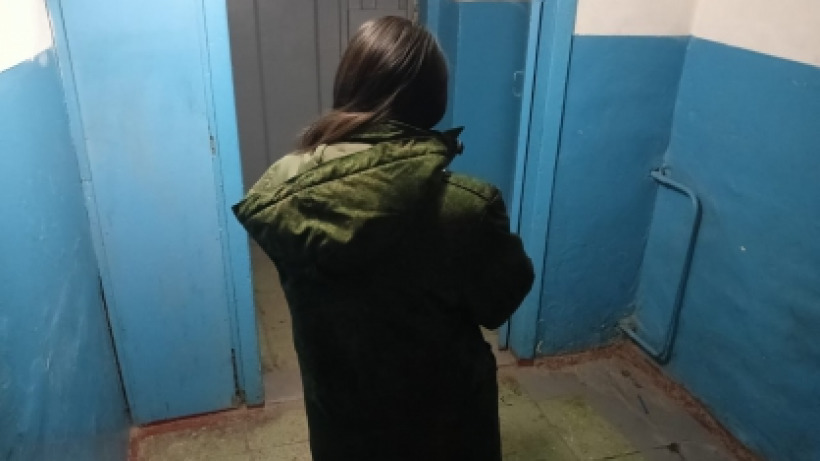 В подъезде дома саратовец нашел тело собственного брата