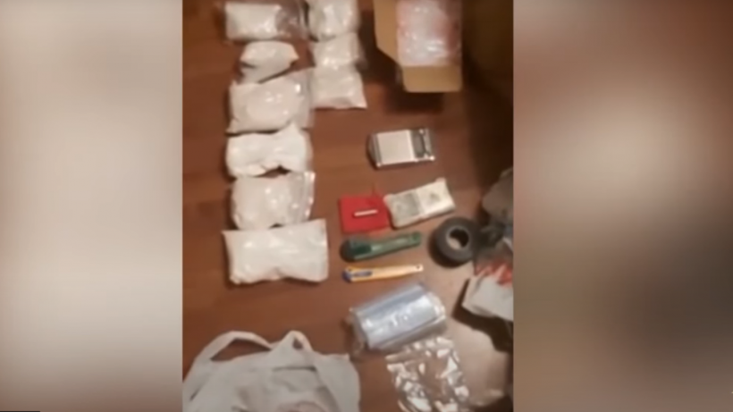 Молодой саратовский наркодилер прятал в квартире больше килограмма мефедрона