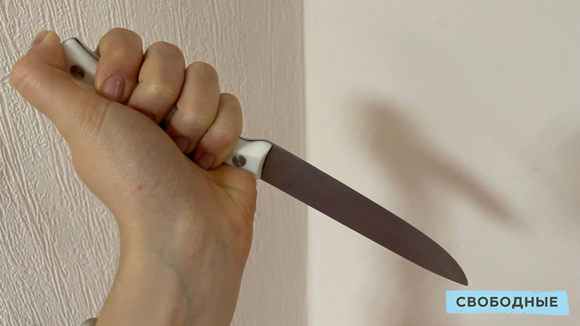 В саратовской квартире полицейские нашли тело зарезанного мужчины