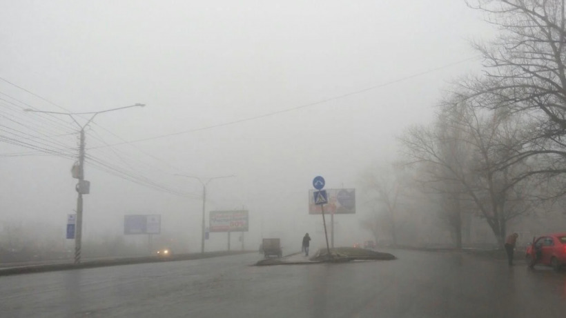 Саратов и область накрыло сильным туманом. ГИБДД просит водителей быть осторожными