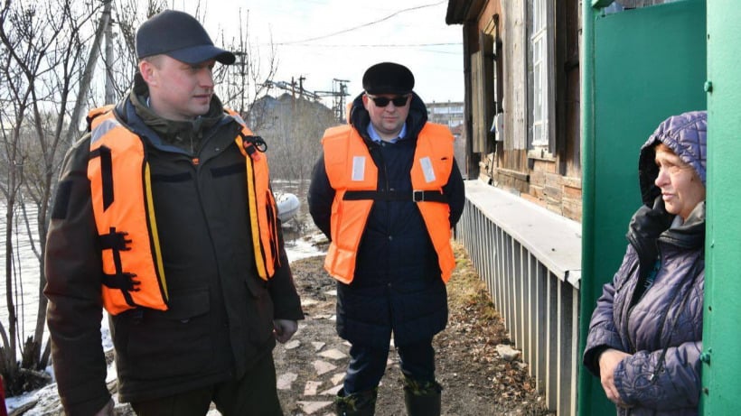 Бусаргин встретился с жителями Петровска, где затопило 35 жилых домов